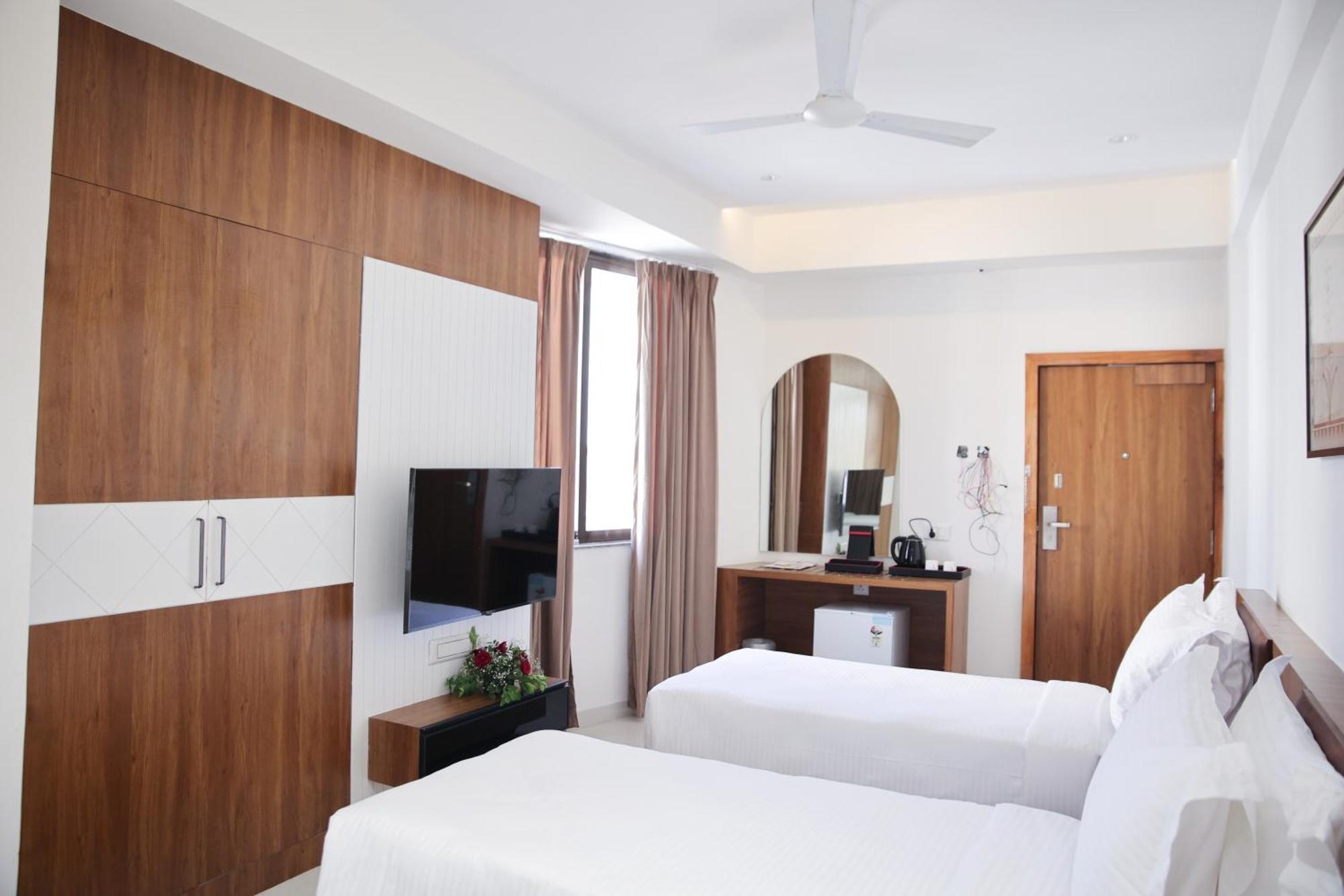 Lords Eco Inn, Ambaji Екстериор снимка