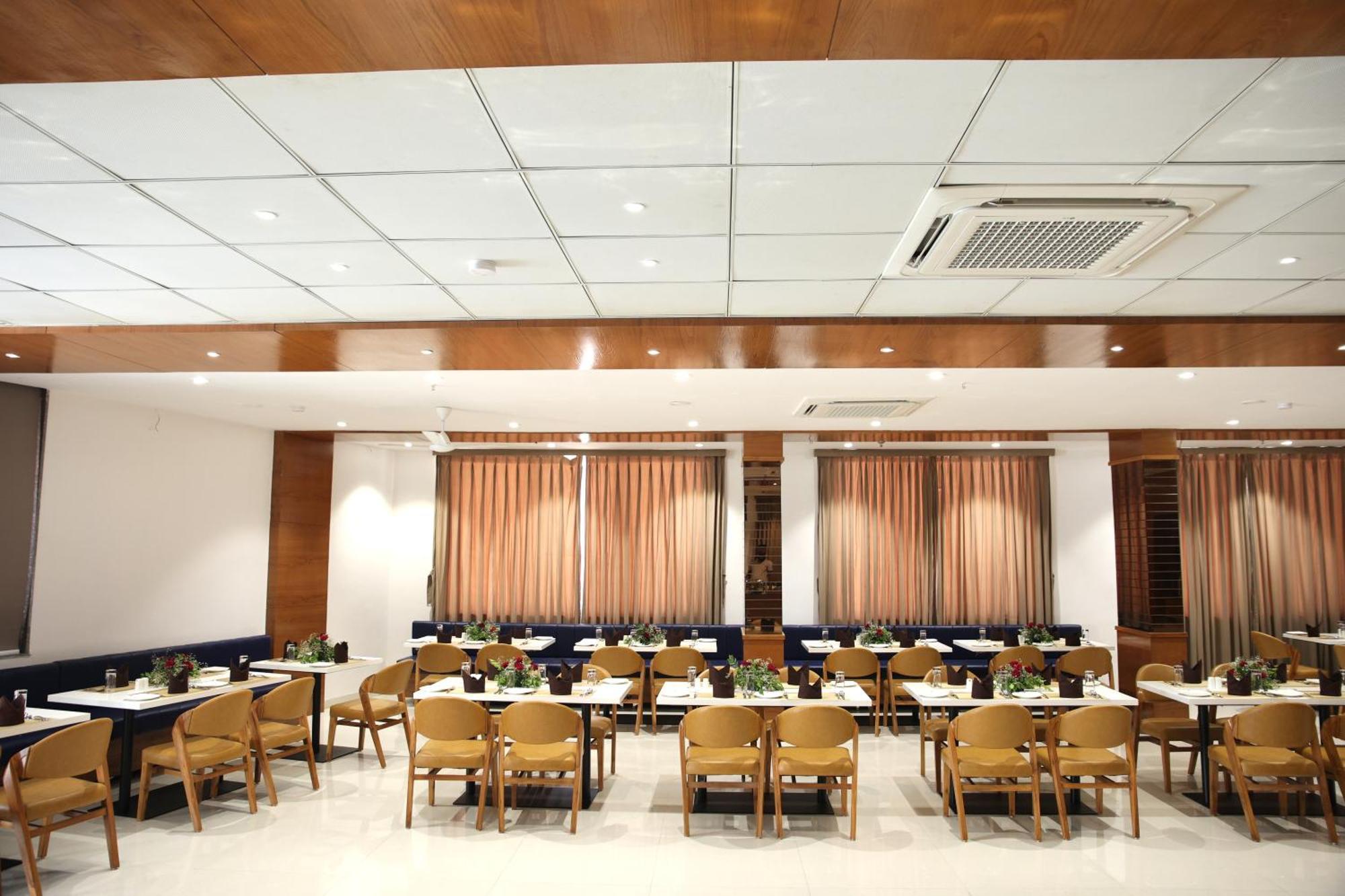 Lords Eco Inn, Ambaji Екстериор снимка